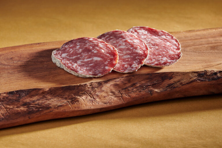 tagliere con salame di bufala